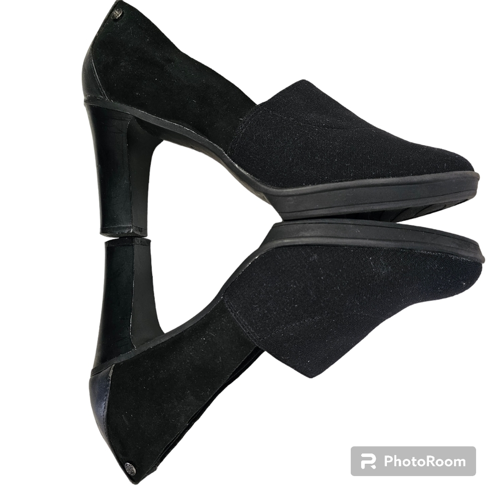 Dana Buchman Black Heels - Picture 3 of 7